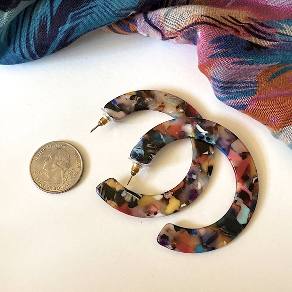 Oversized Tortoiseshell Hoop Earrings - Picture 2 of 2
